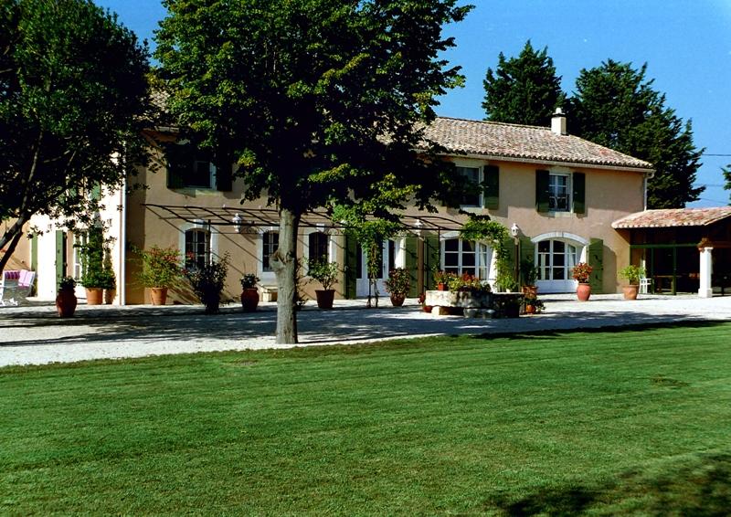 Luberon, charming restored 484 m² mas on a enclosed, landscaped  7400 m² grounds,